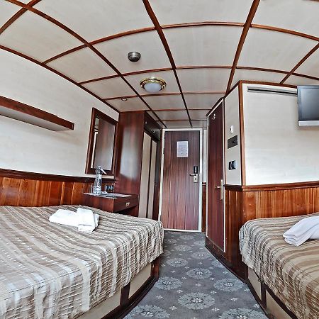Florentina Boat Prague Luaran gambar