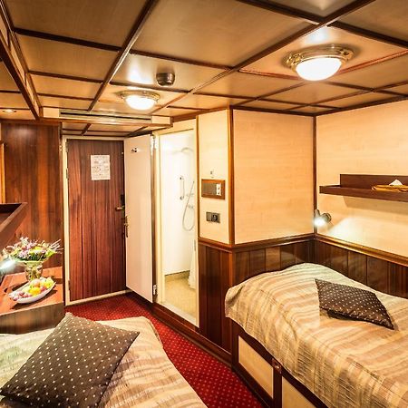 Florentina Boat Prague Luaran gambar
