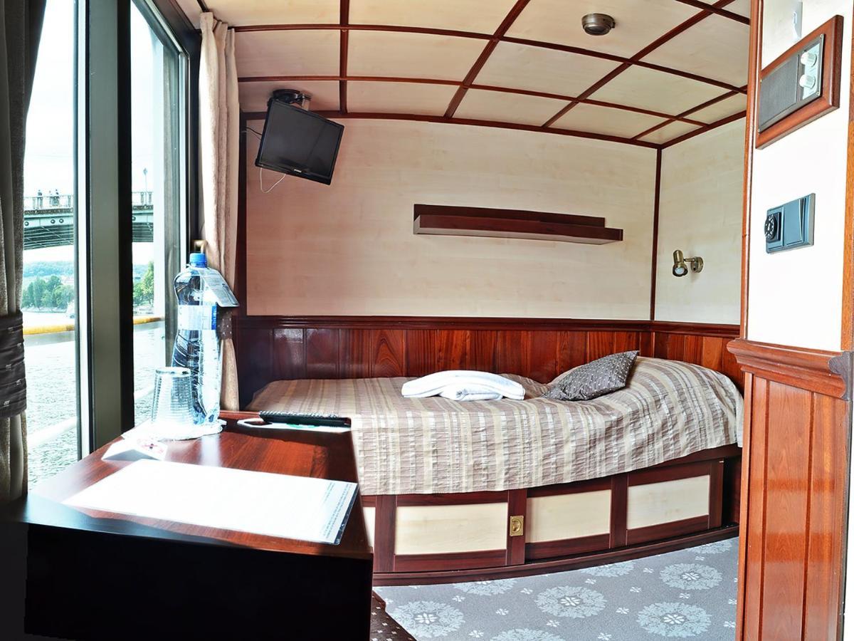 Florentina Boat Prague Luaran gambar