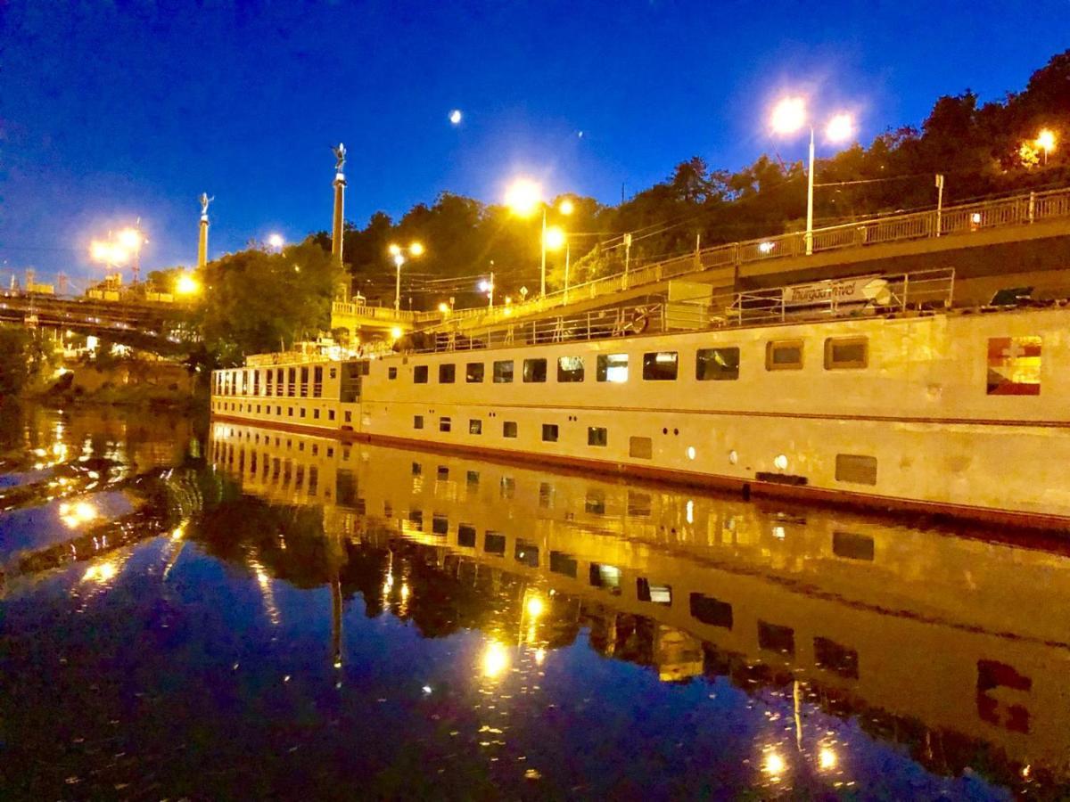 Florentina Boat Prague Luaran gambar