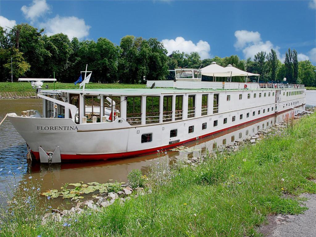 Florentina Boat Prague Luaran gambar