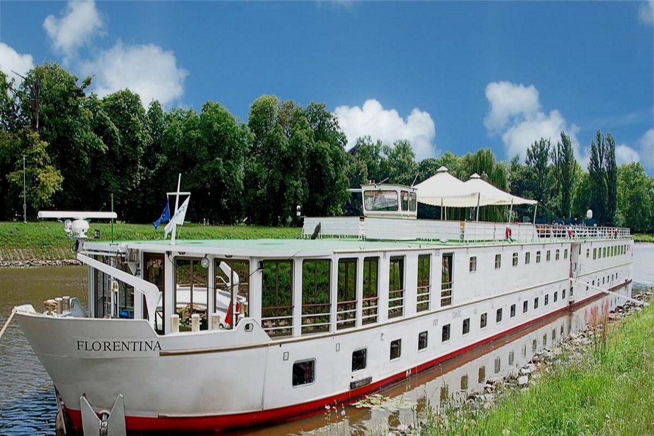 Florentina Boat Prague Luaran gambar